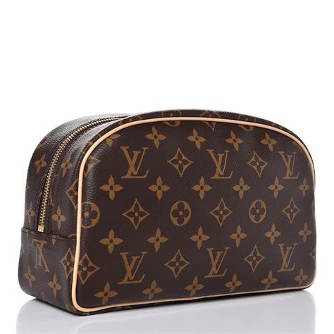 louis vuitton daily pouch|louis vuitton toiletry pouch 15.